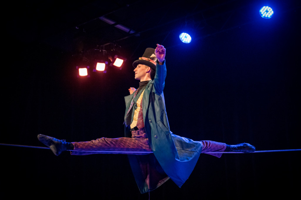 Spectacle Fil Tendu équilibre aérien hauteur événement Maroc