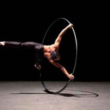 Spectacle La Roue Cyr acrobatie roue géante événement Maroc